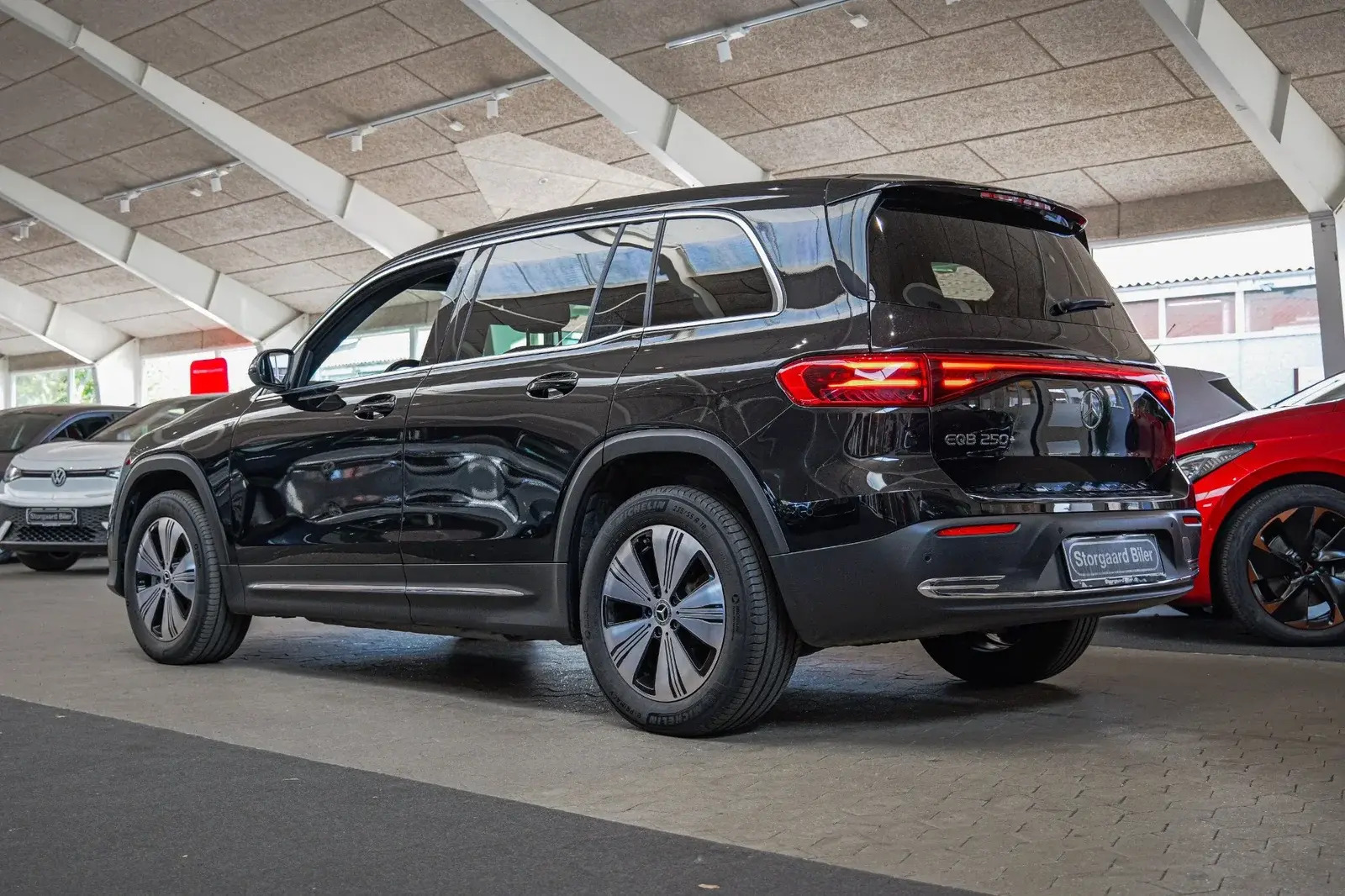 Sort Mercedes EQB250+ fra 2024
