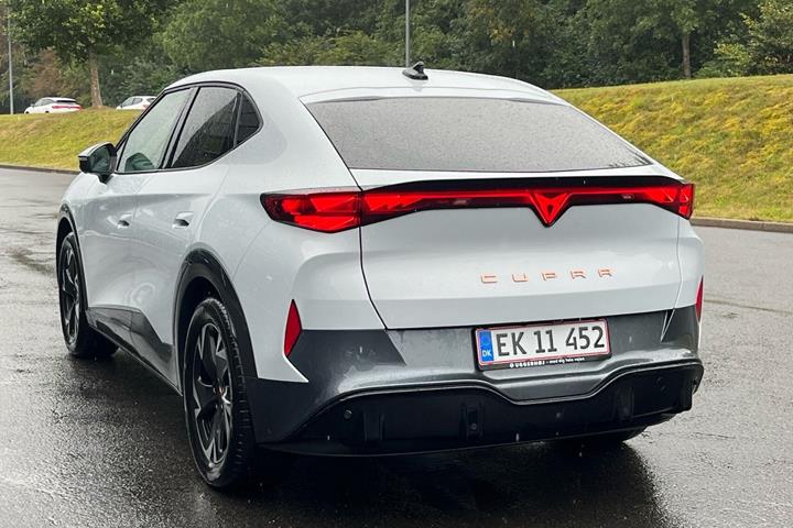 Hvid Cupra Tavascan fra 2025
