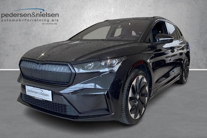 Sort Skoda Enyaq fra 2021 set udefra
