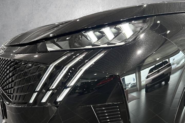 Sort Peugeot e-5008 fra 2026