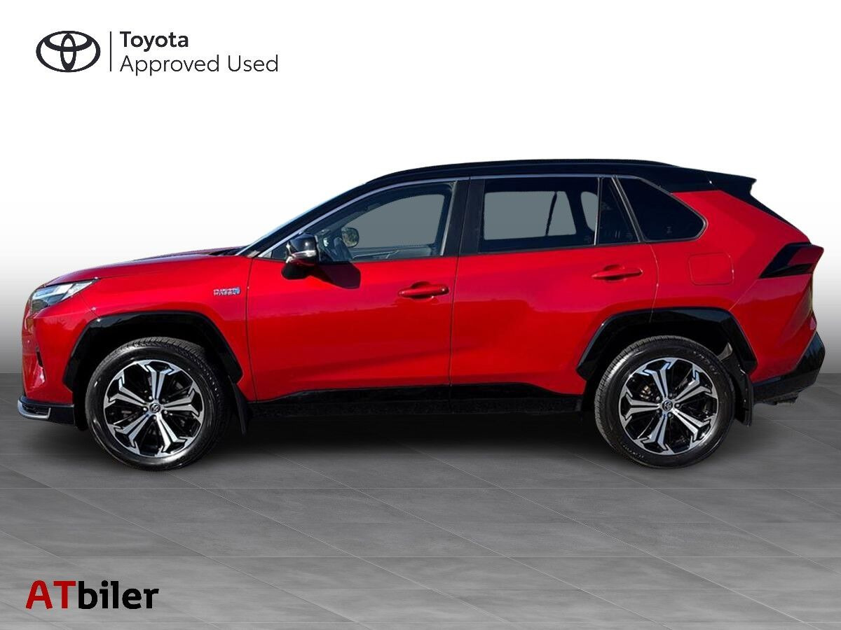 Rød Toyota RAV4 Plug-in fra 2022