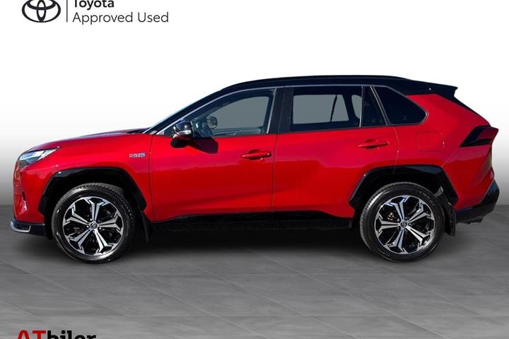 Rød Toyota RAV4 Plug-in fra 2022