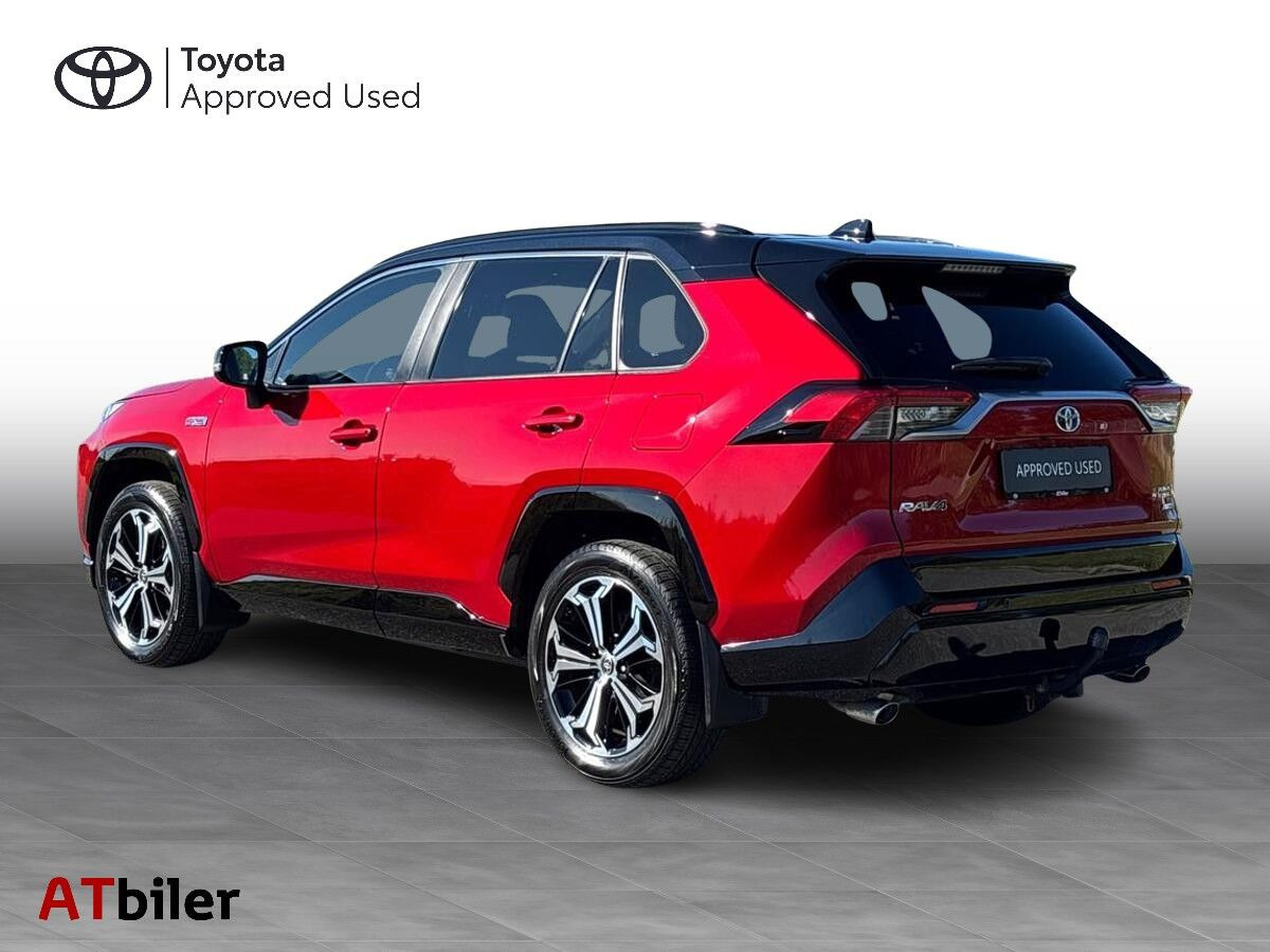 Rød Toyota RAV4 Plug-in fra 2022