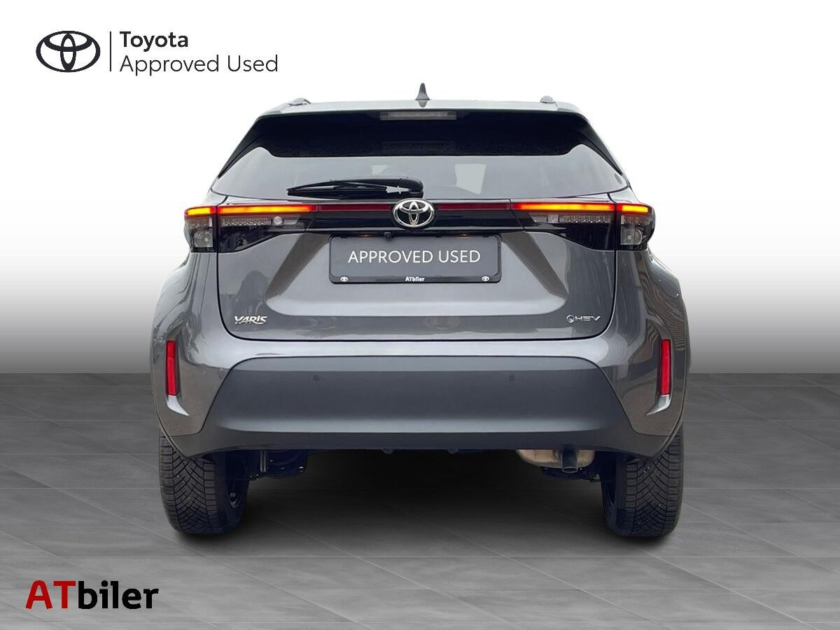 Sort Toyota Yaris Cross fra 2024