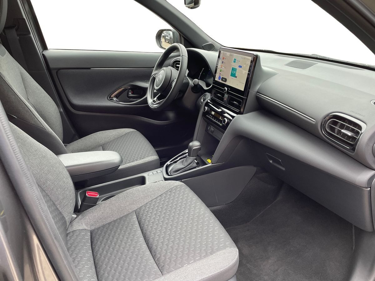 Sort Toyota Yaris Cross fra 2024