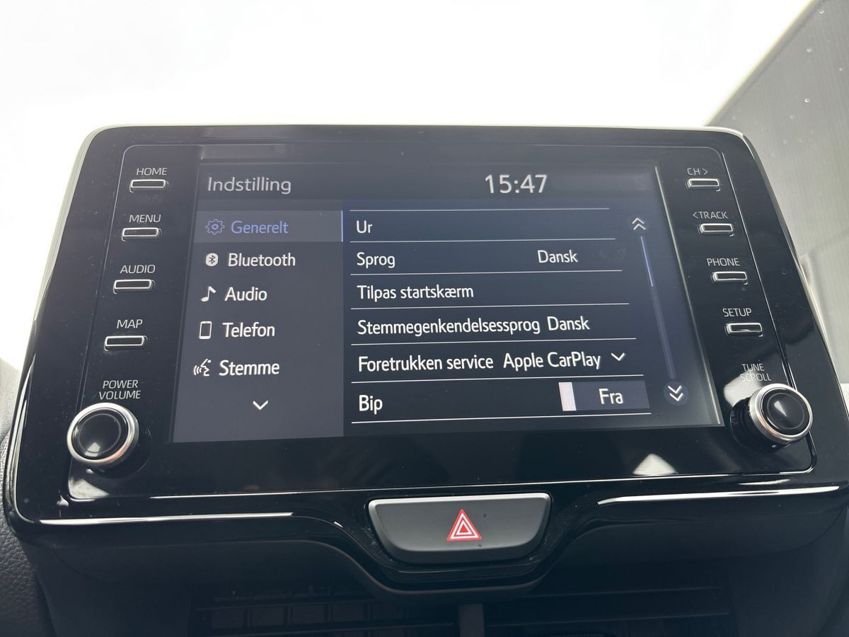 Blå Toyota Yaris fra 2023