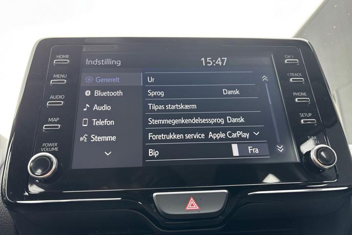 Blå Toyota Yaris fra 2023