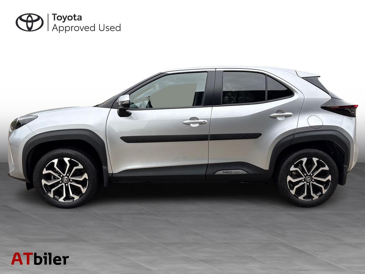 Sølv Toyota Yaris Cross fra 2022