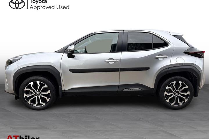 Sølv Toyota Yaris Cross fra 2022