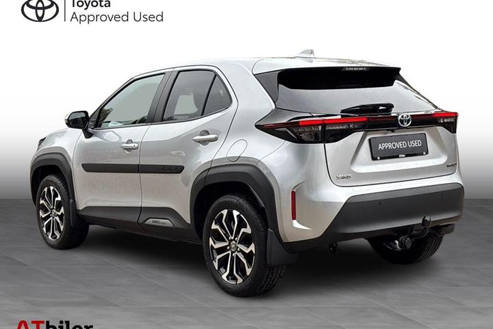 Sølv Toyota Yaris Cross fra 2022