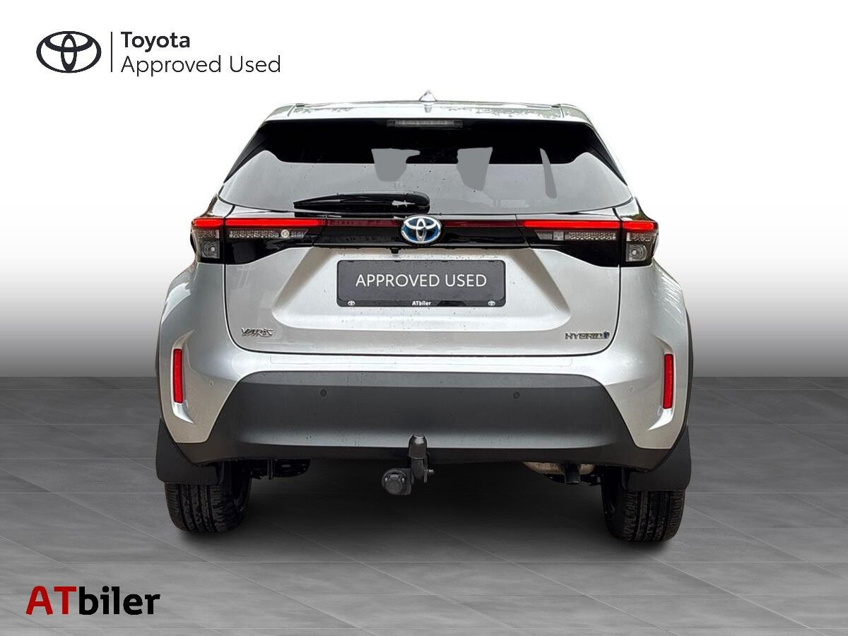 Sølv Toyota Yaris Cross fra 2022