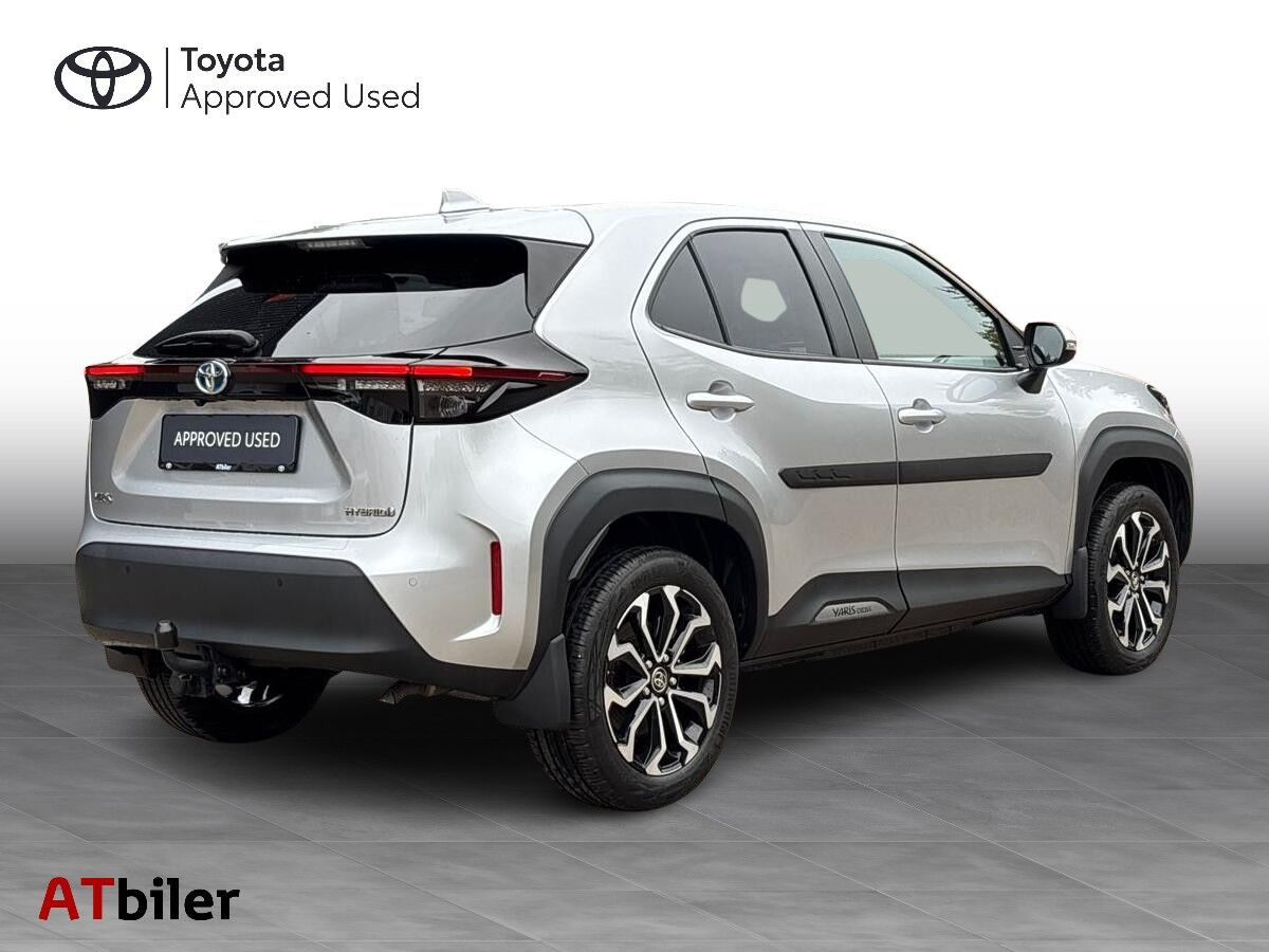 Sølv Toyota Yaris Cross fra 2022