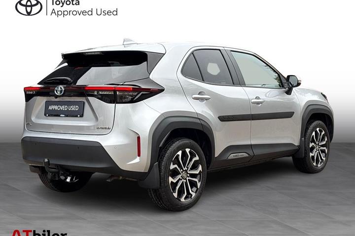 Sølv Toyota Yaris Cross fra 2022
