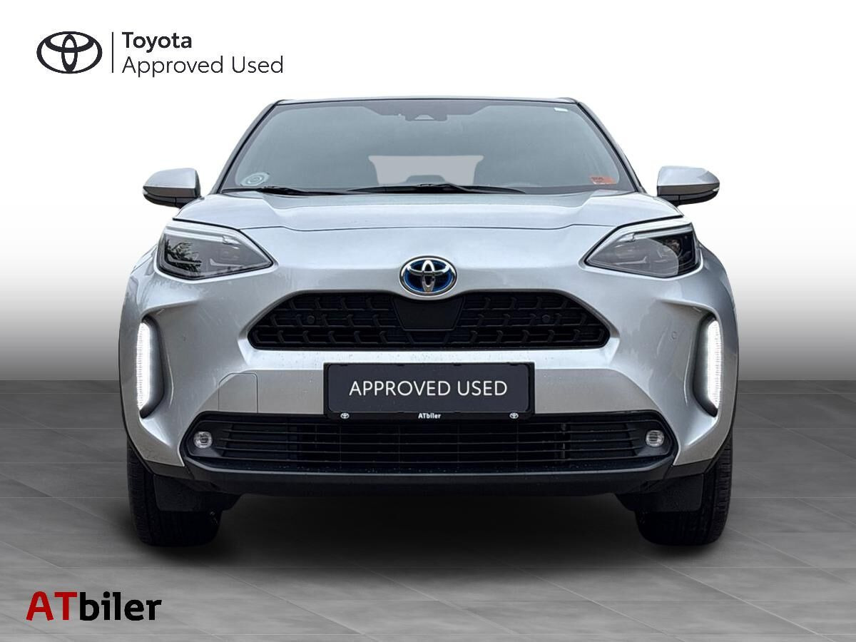 Sølv Toyota Yaris Cross fra 2022