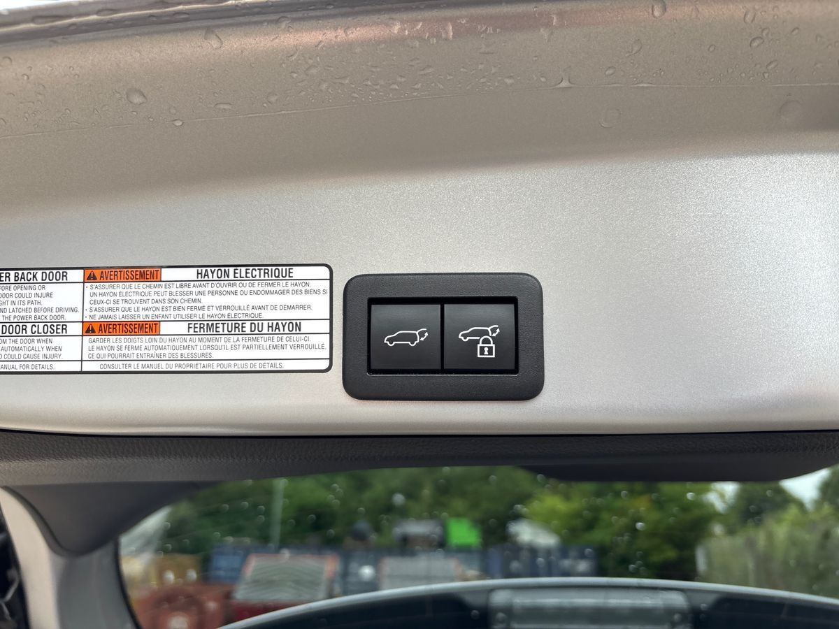 Sølv Toyota Yaris Cross fra 2022