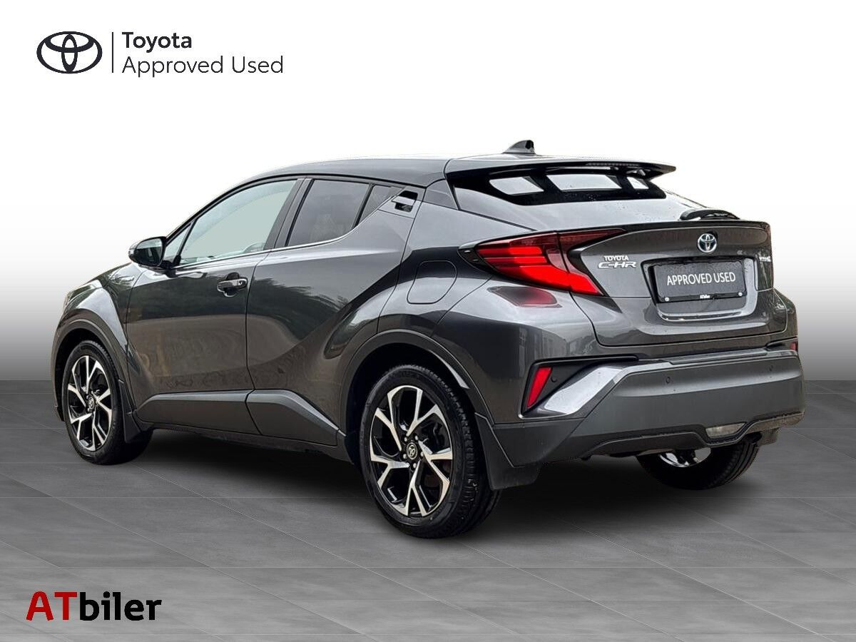 Sort Toyota C-HR fra 2021