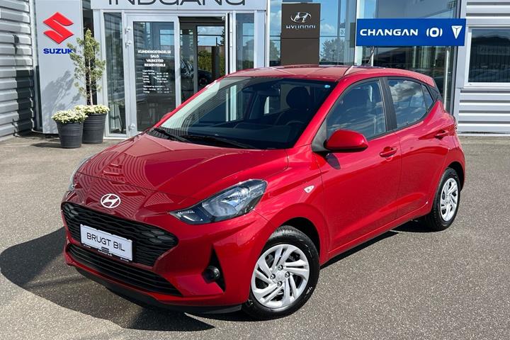 Rød Hyundai i10 fra 2024