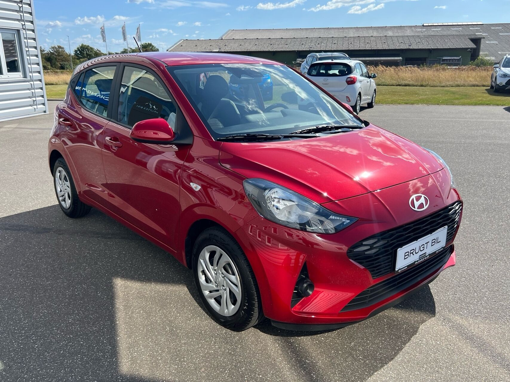 Rød Hyundai i10 fra 2024