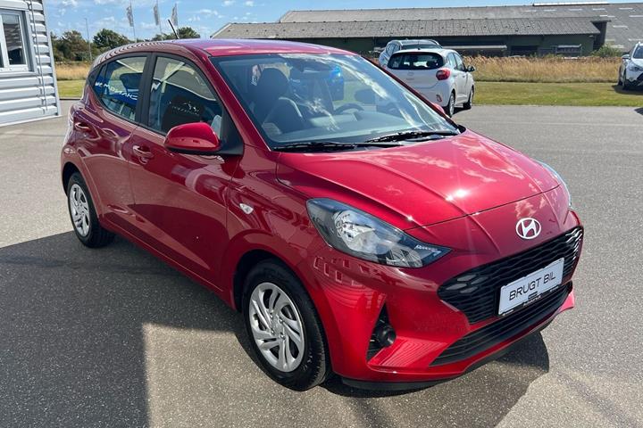 Rød Hyundai i10 fra 2024