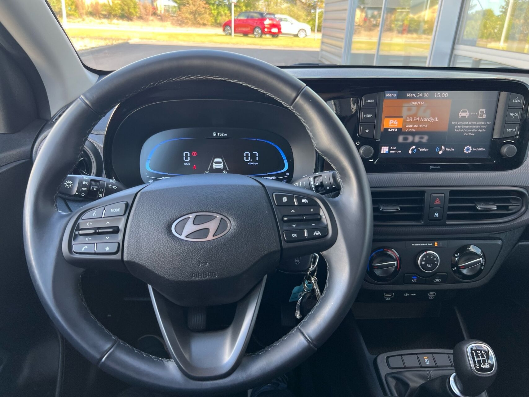 Rød Hyundai i10 fra 2024