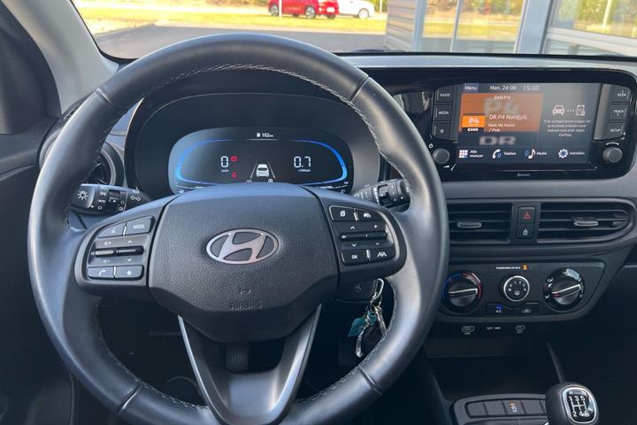 Rød Hyundai i10 fra 2024
