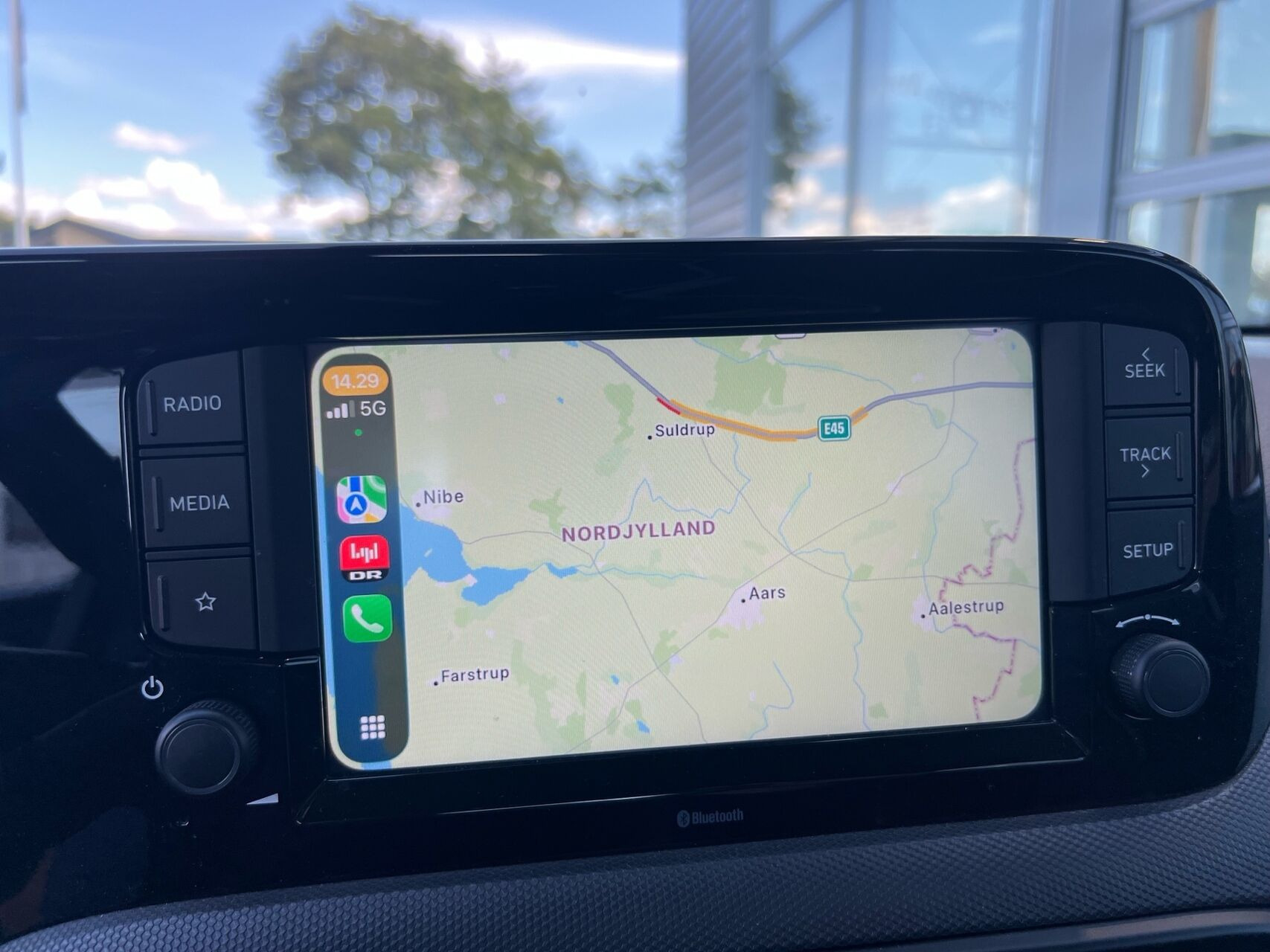 Rød Hyundai i10 fra 2024