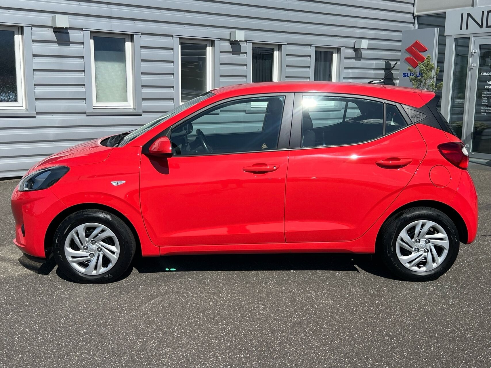 Rød Hyundai i10 fra 2020
