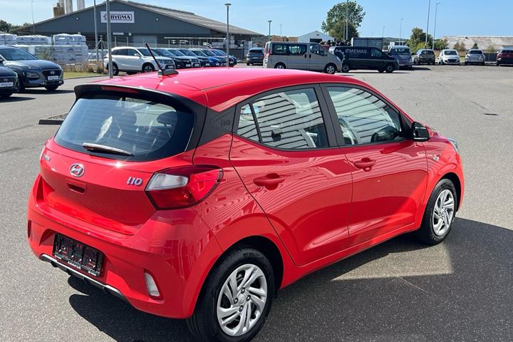 Rød Hyundai i10 fra 2020