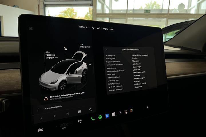 Hvid Tesla Model Y fra 2023