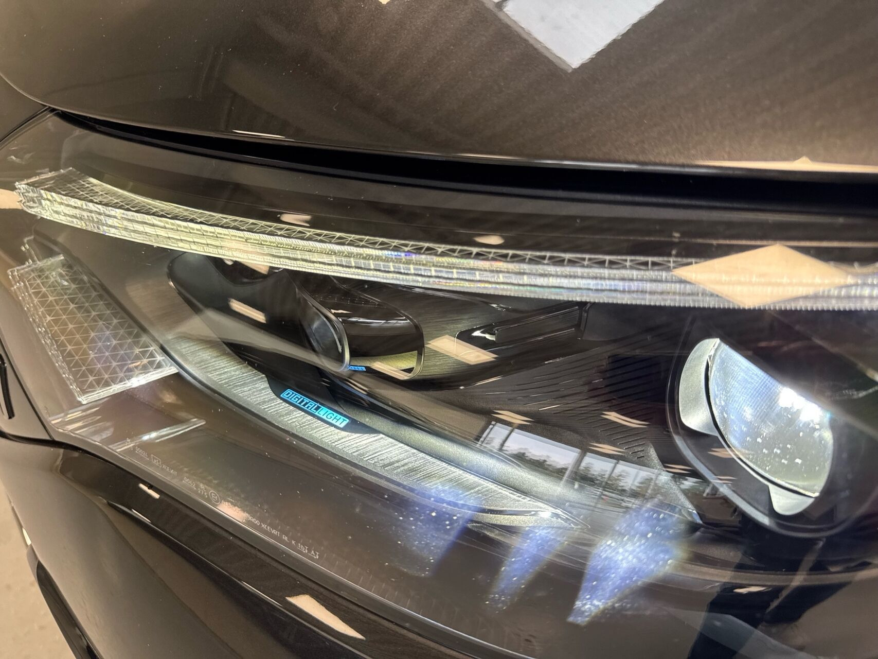 Grå Mercedes EQE 43 AMG fra 2025