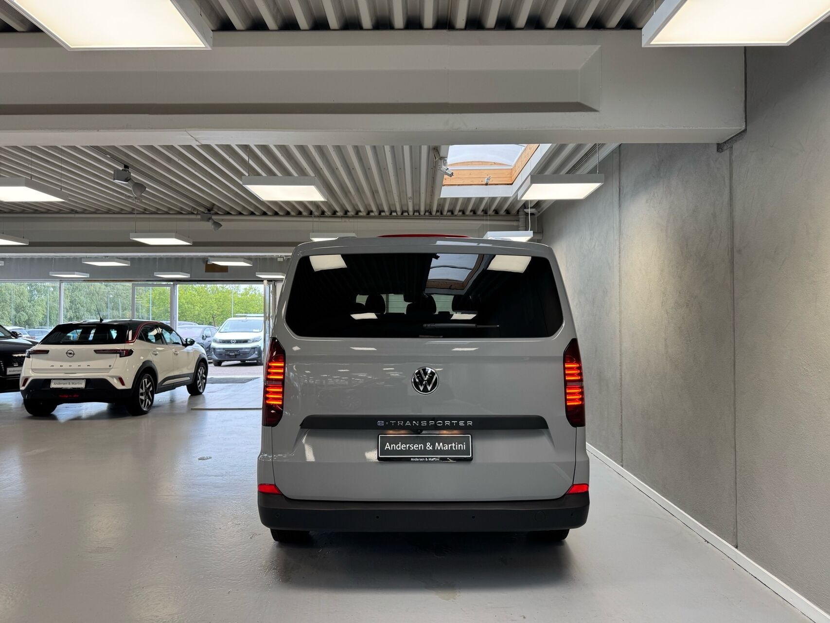 Grå VW e-Transporter fra 2026