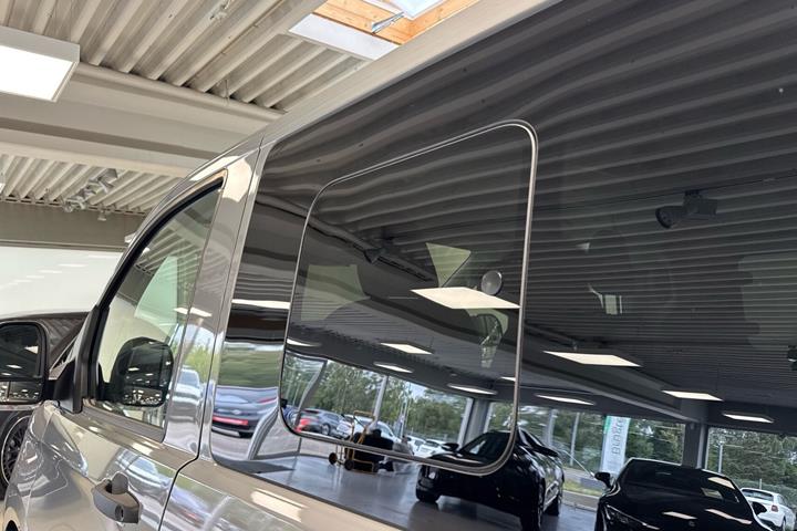 Grå VW e-Transporter fra 2026