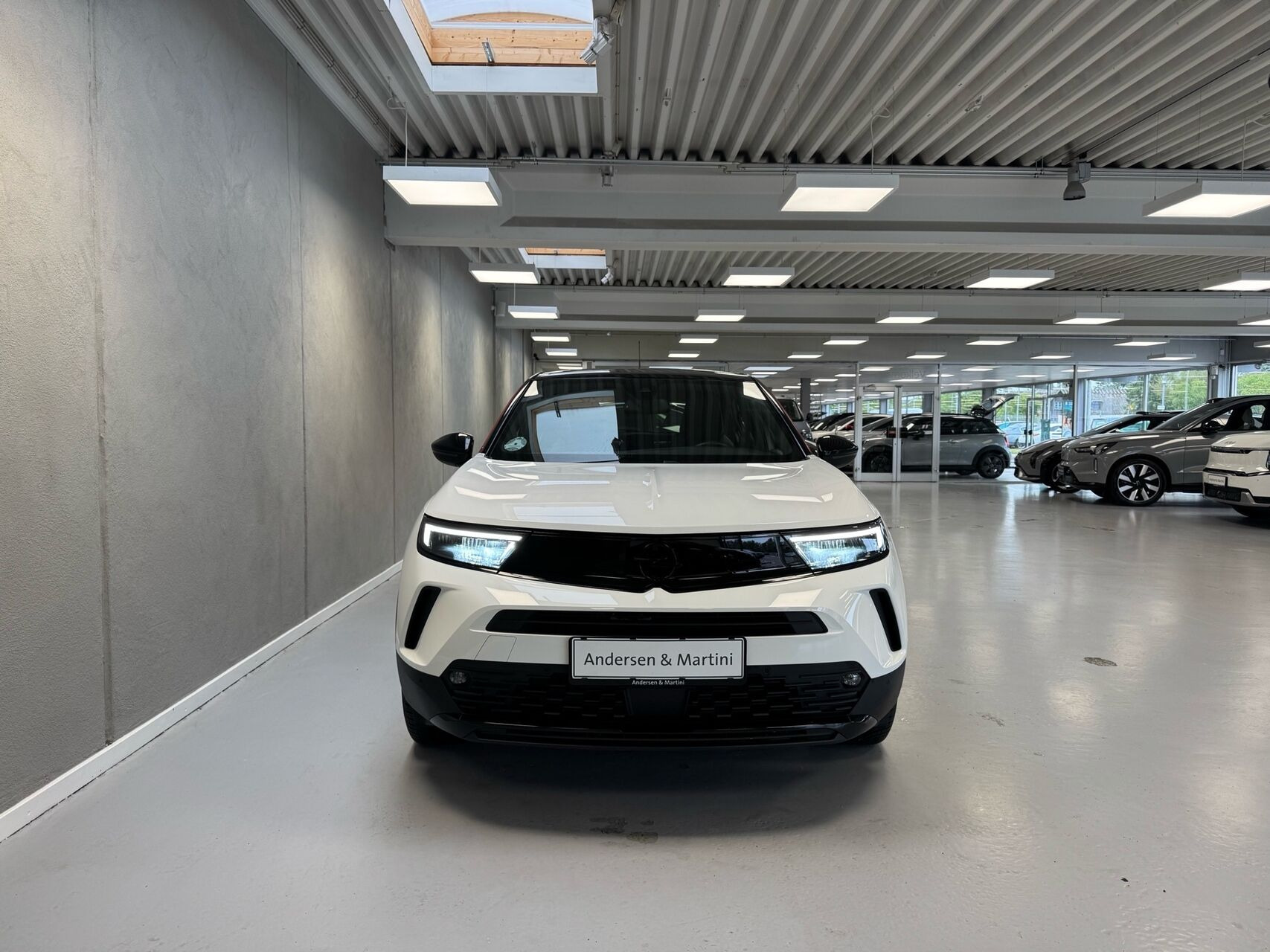 Hvid Opel Mokka-e fra 2023