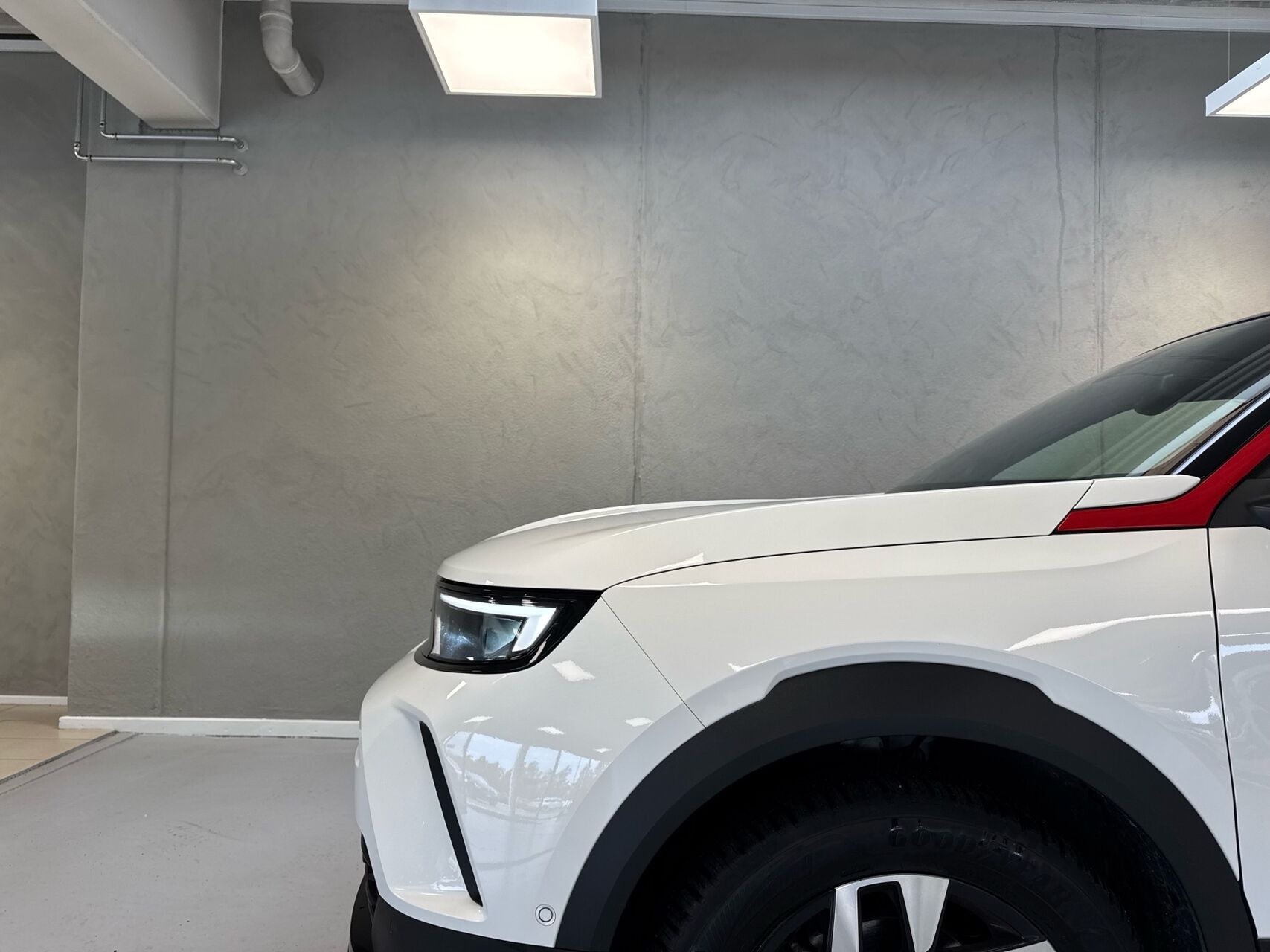 Hvid Opel Mokka-e fra 2023