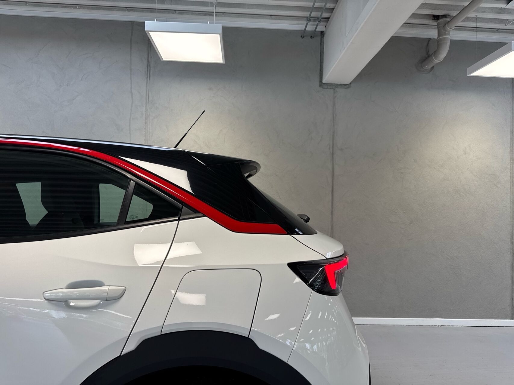 Hvid Opel Mokka-e fra 2023