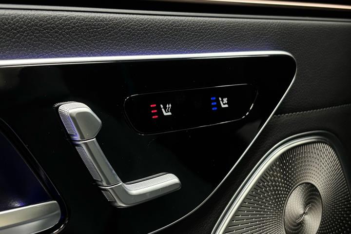 Grå Mercedes EQS450+ fra 2025
