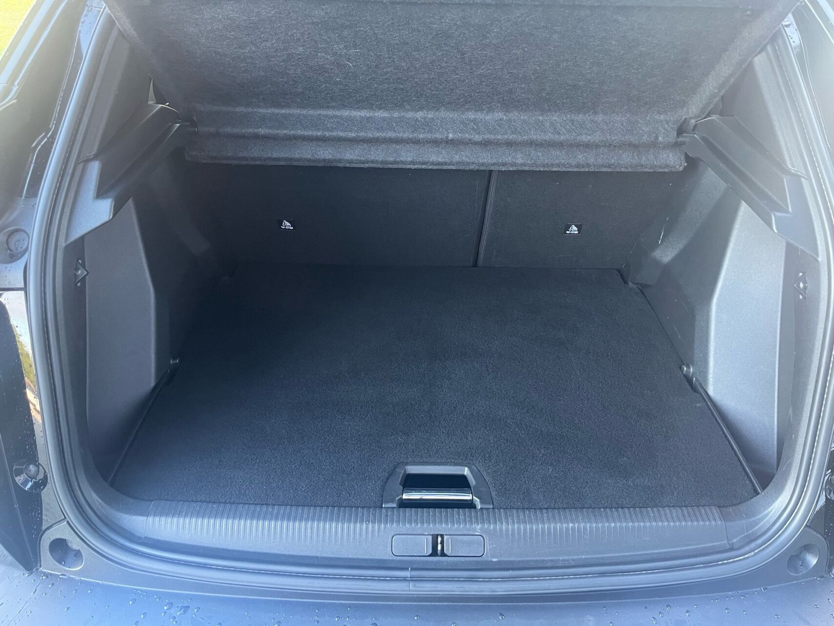 Sort Peugeot e-2008 fra 2022