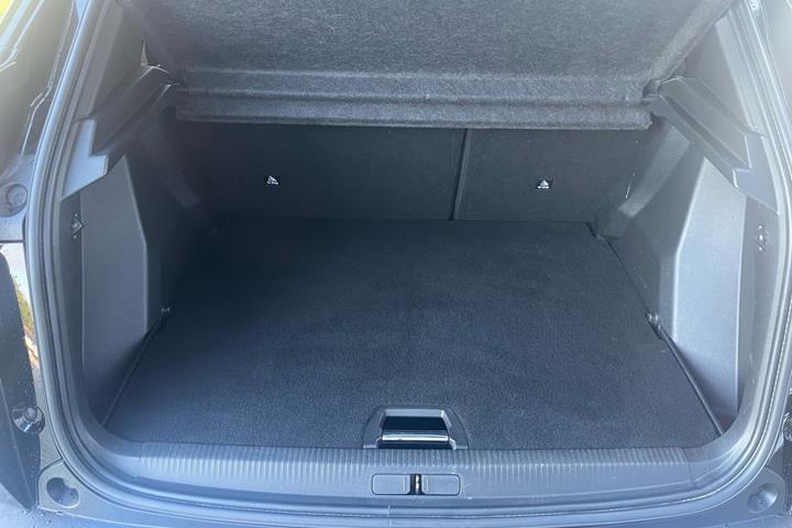 Sort Peugeot e-2008 fra 2022