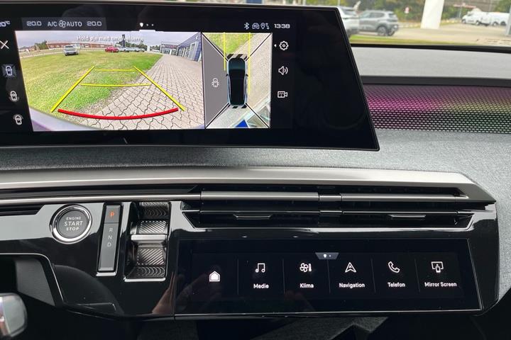 Grå Peugeot e-3008 fra 2026