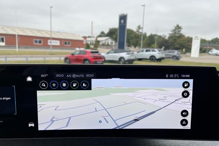 Grå Peugeot e-3008 fra 2026