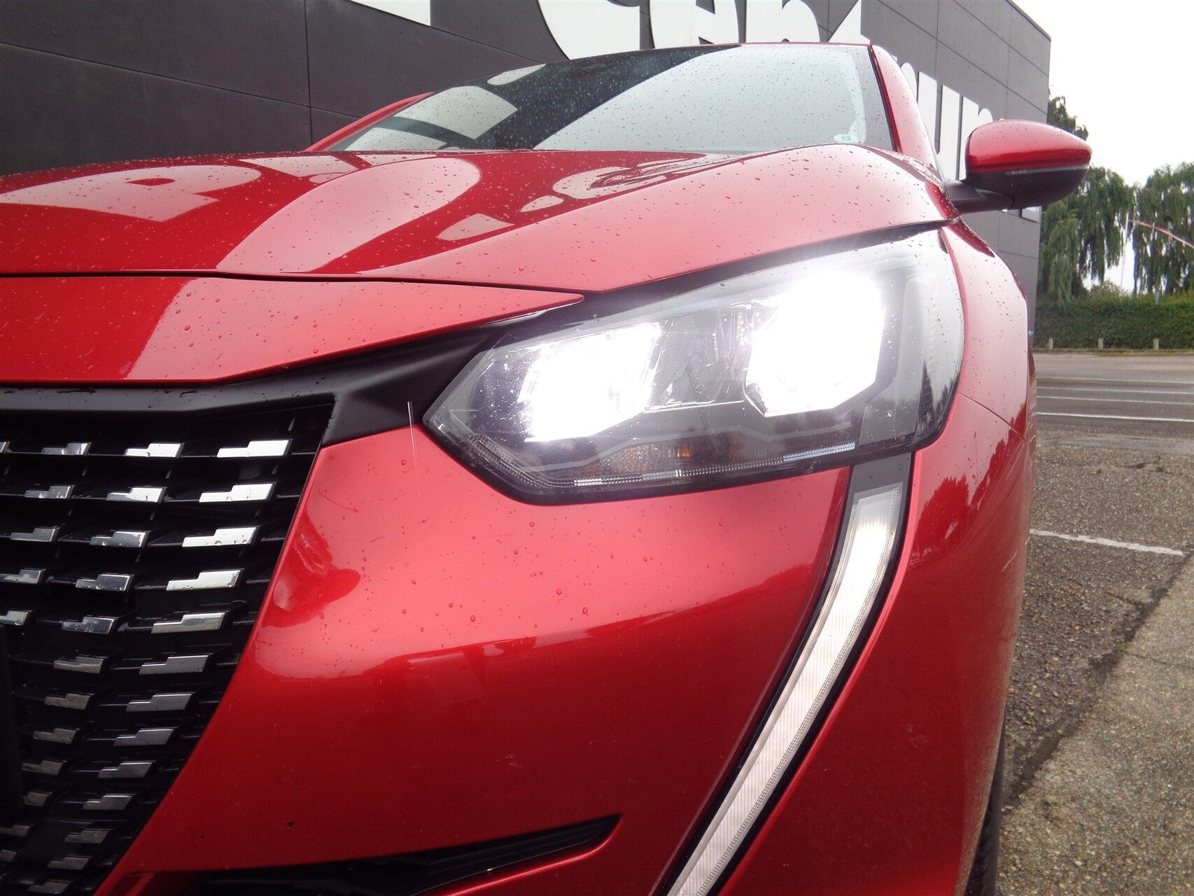 Rød Peugeot 208 fra 2021
