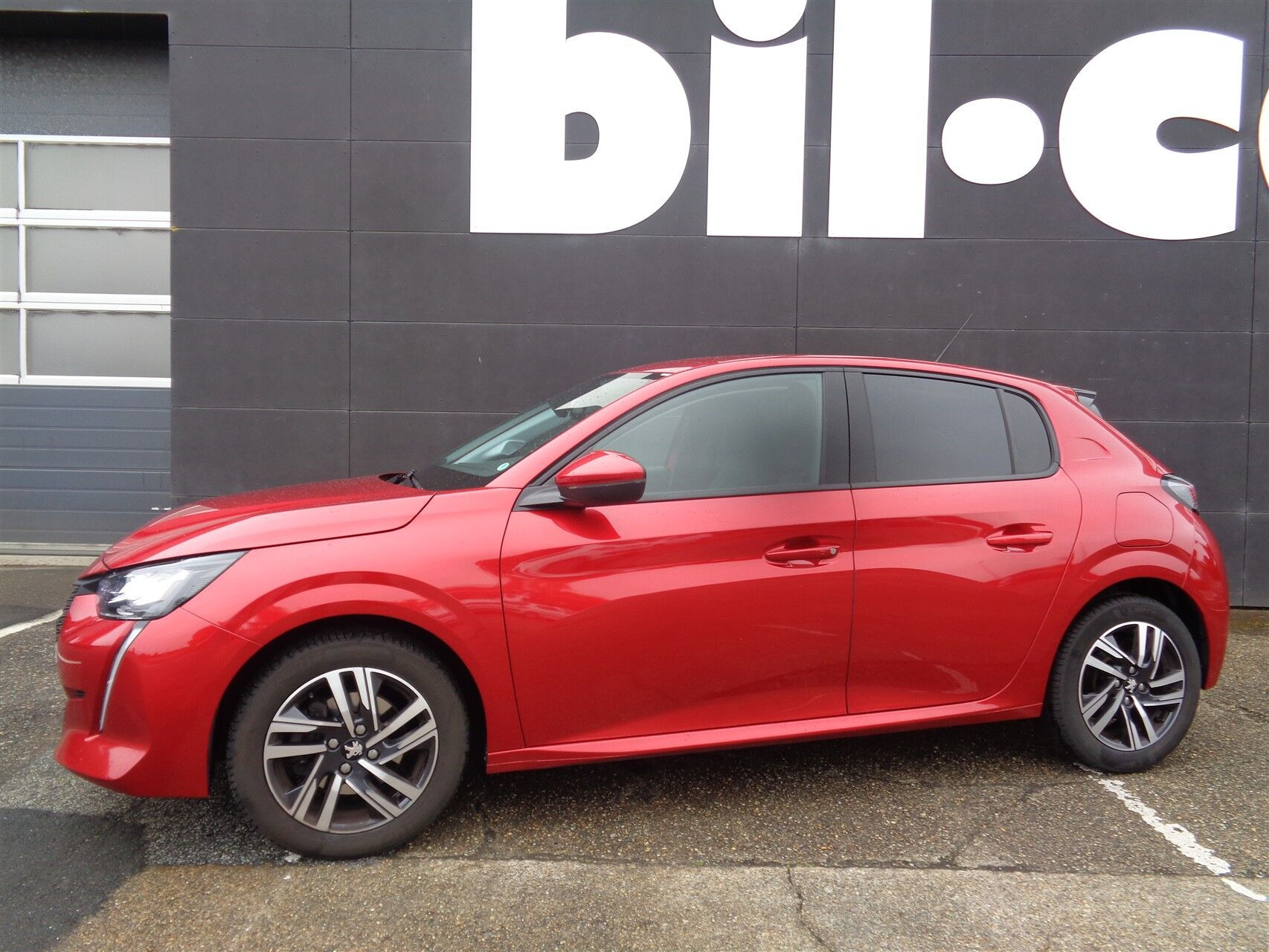Rød Peugeot 208 fra 2021