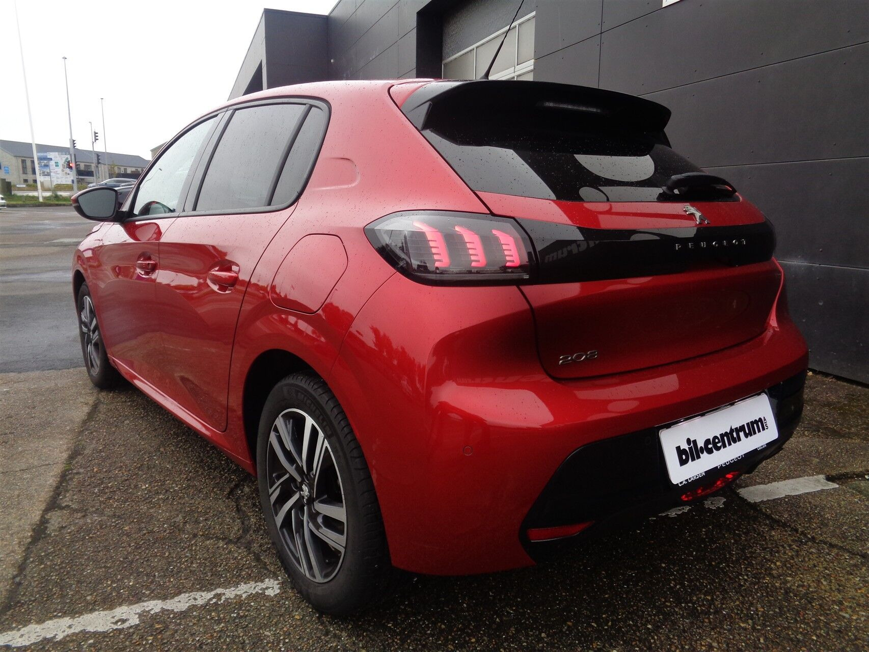 Rød Peugeot 208 fra 2021