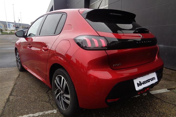 Rød Peugeot 208 fra 2021