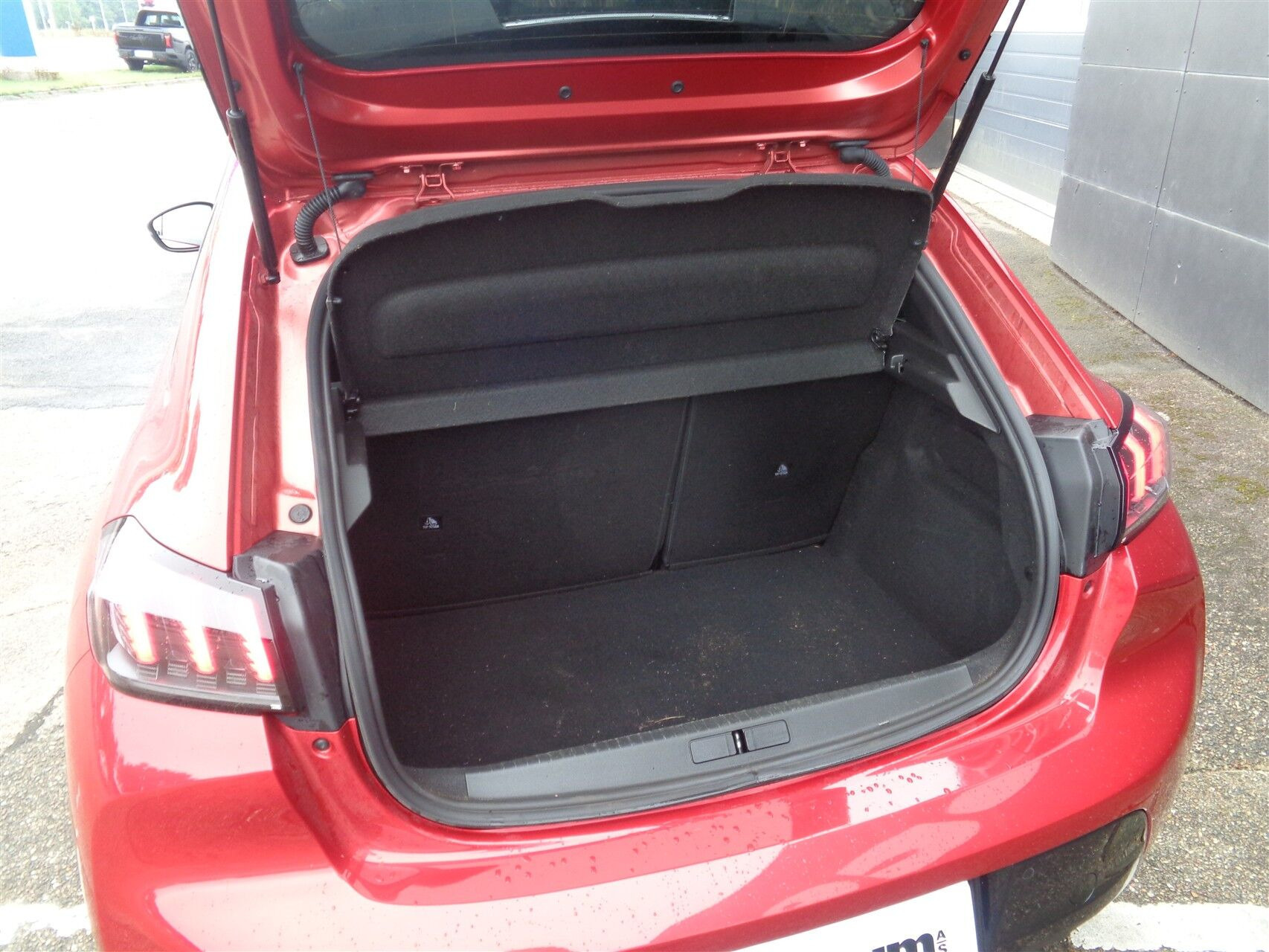 Rød Peugeot 208 fra 2021