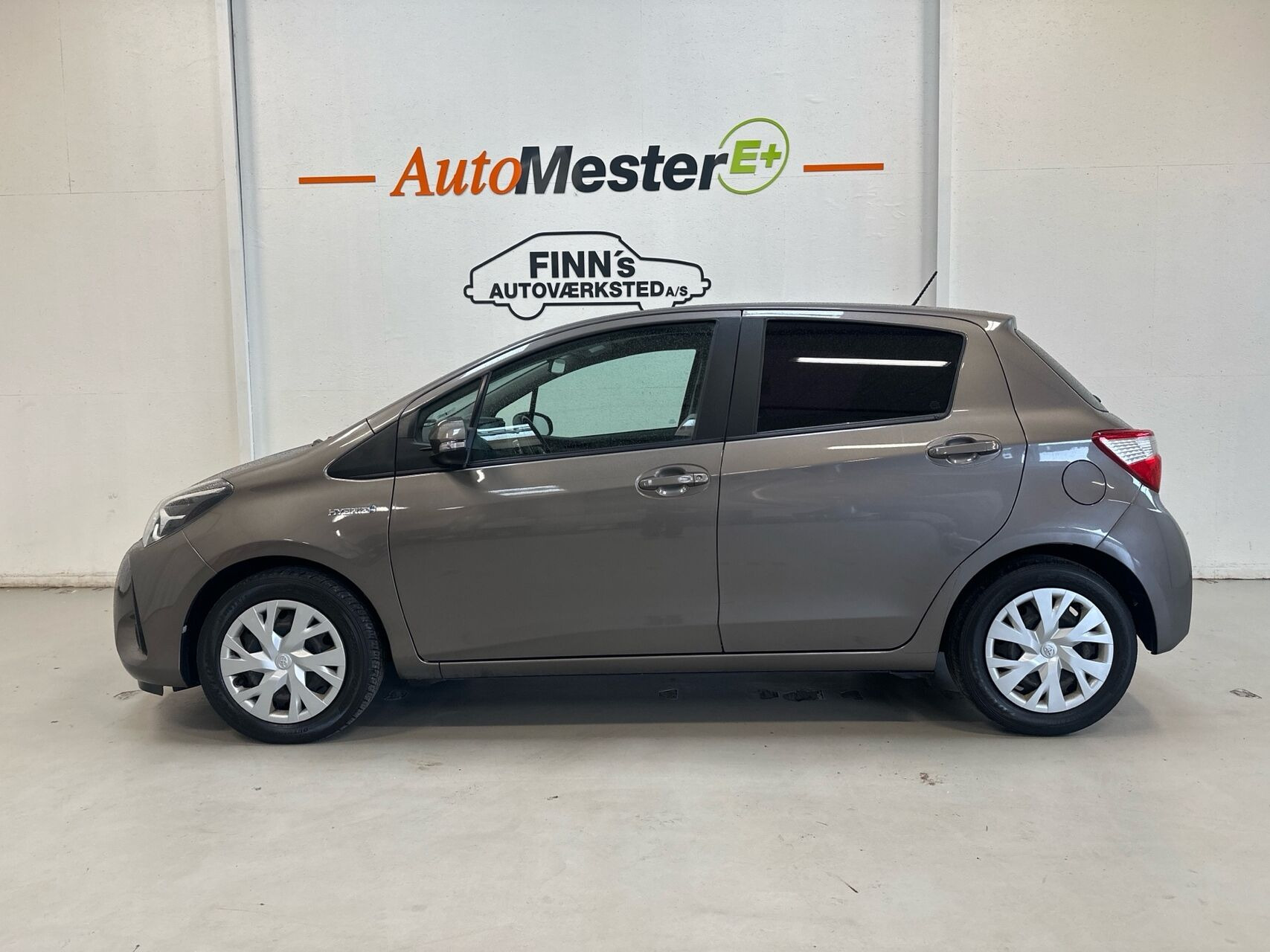 Brun Toyota Yaris fra 2018