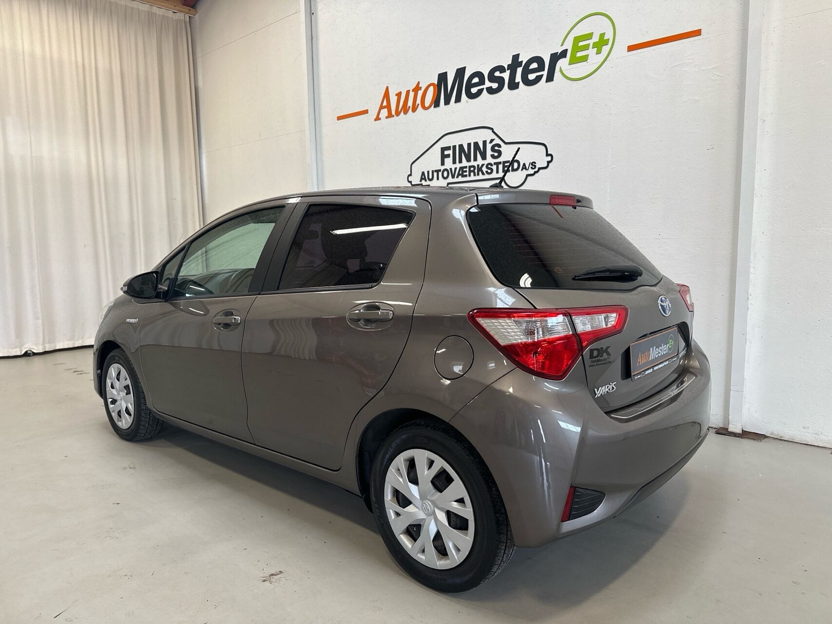 Brun Toyota Yaris fra 2018