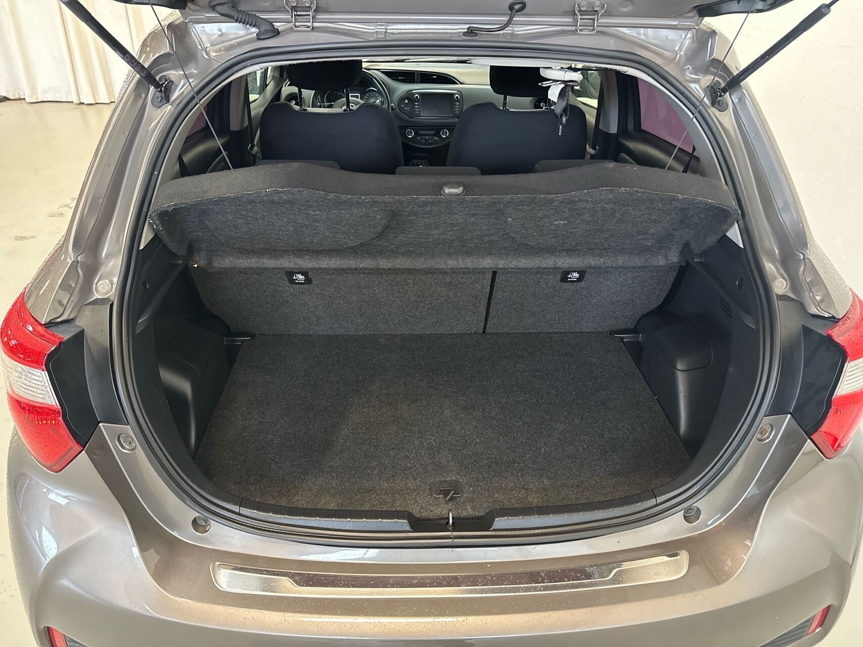 Brun Toyota Yaris fra 2018