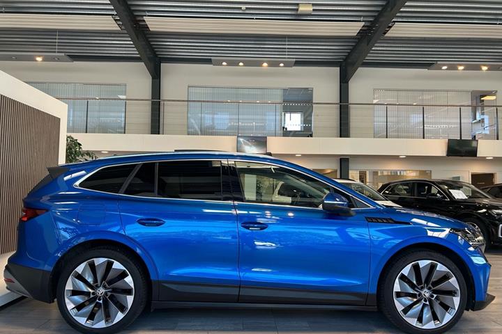 Blå Skoda Enyaq fra 2020