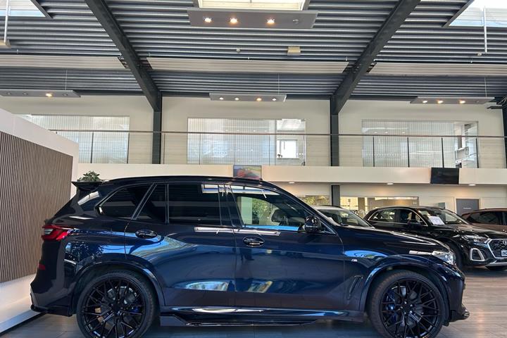 Sort BMW X5 fra 2021
